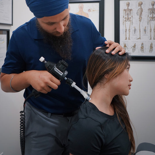 how to use a massage gun on your shoulders