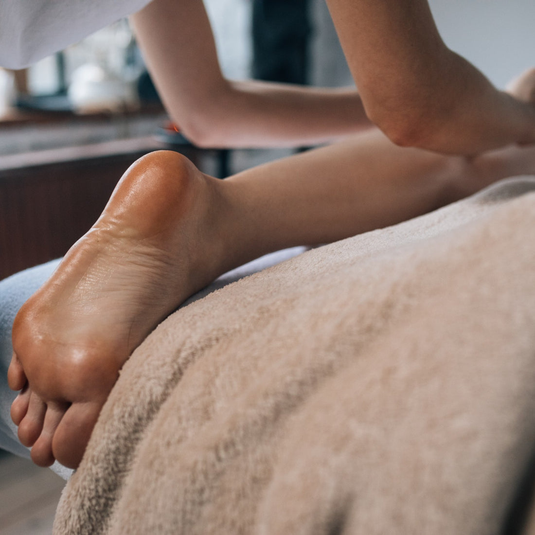 will massaging legs help circulation
